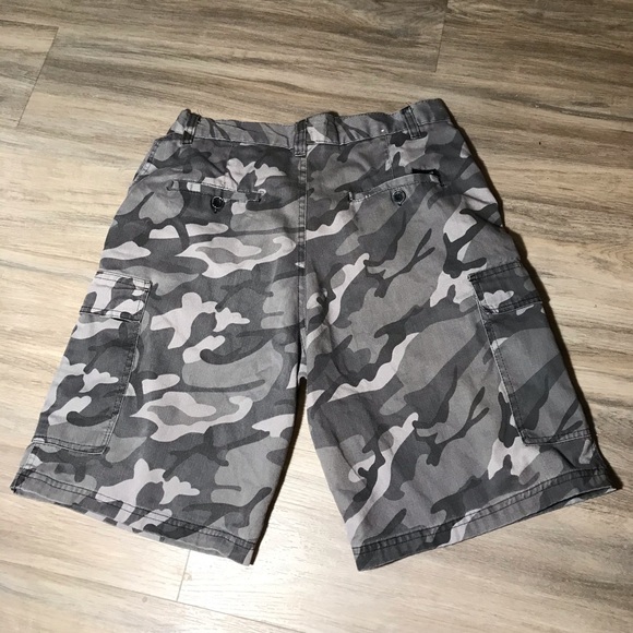 Canyon Club modern fit camp army shorts - Picture 2 of 3
